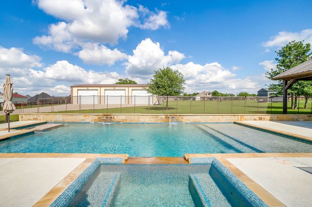 104 Thorobred Court, Azle, TX 76020