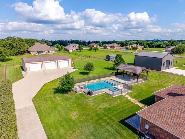 104 Thorobred Court, Azle, TX 76020