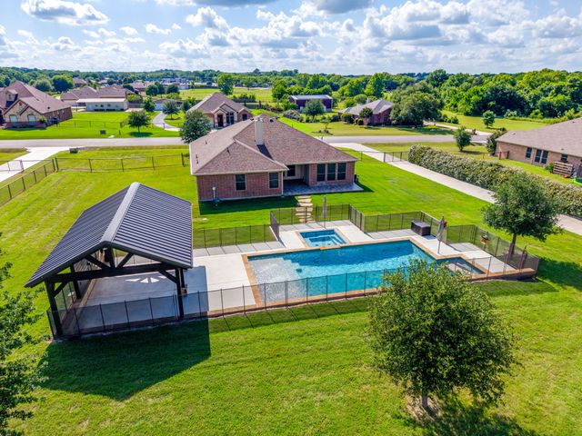 104 Thorobred Court, Azle, TX 76020