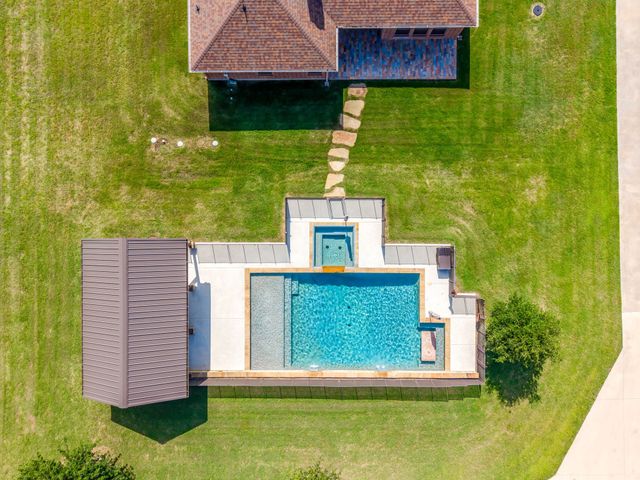 104 Thorobred Court, Azle, TX 76020