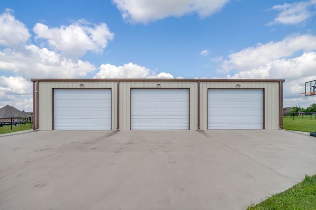104 Thorobred Court, Azle, TX 76020
