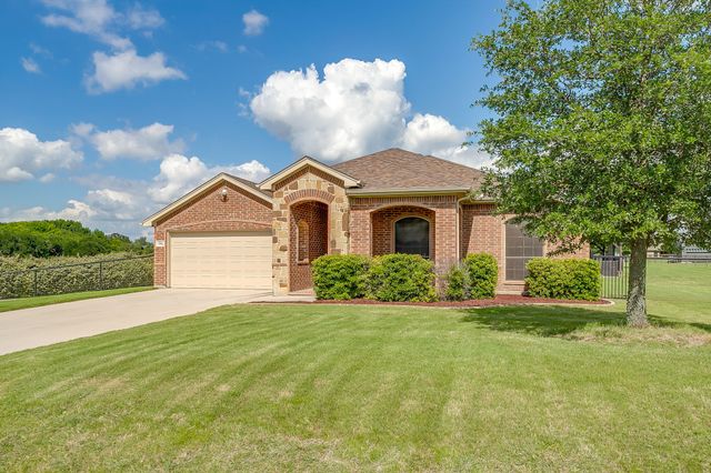 104 Thorobred Court, Azle, TX 76020