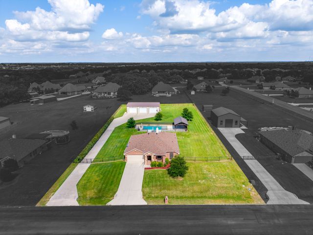 104 Thorobred Court, Azle, TX 76020