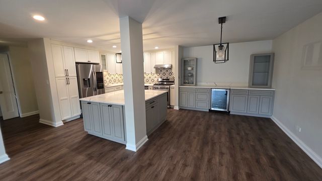 6800 N california Avenue 2M, Chicago, IL 60645