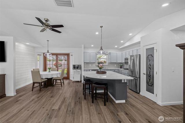 1012 Narnia Lane NW, Olympia, WA 98502