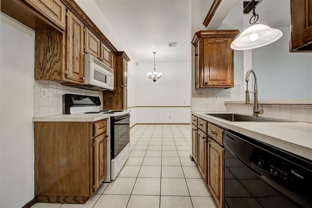 12515 SW 3rd Street, Yukon, OK 73099