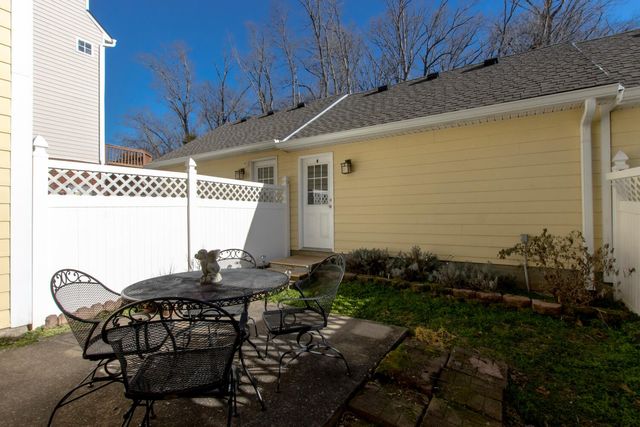 8662 Gauphin Pl, Nashville, TN 37211