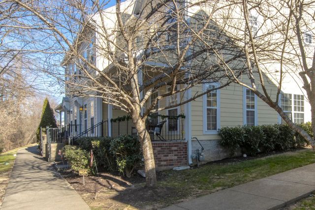 8662 Gauphin Pl, Nashville, TN 37211