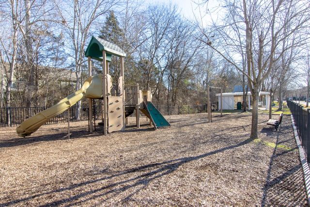 8662 Gauphin Pl, Nashville, TN 37211