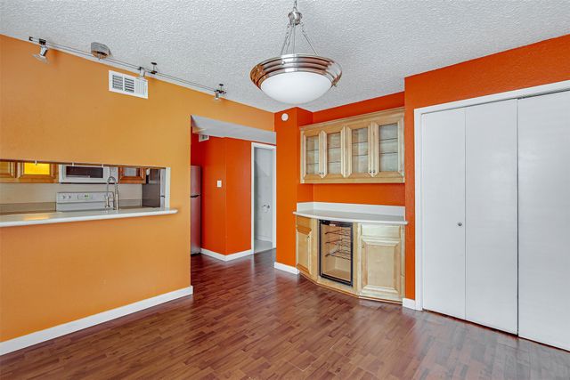 601 St Charles Drive, Arlington, TX 76013