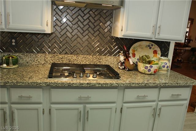 824 East Red Hollow Drive, North Las Vegas, NV 89031