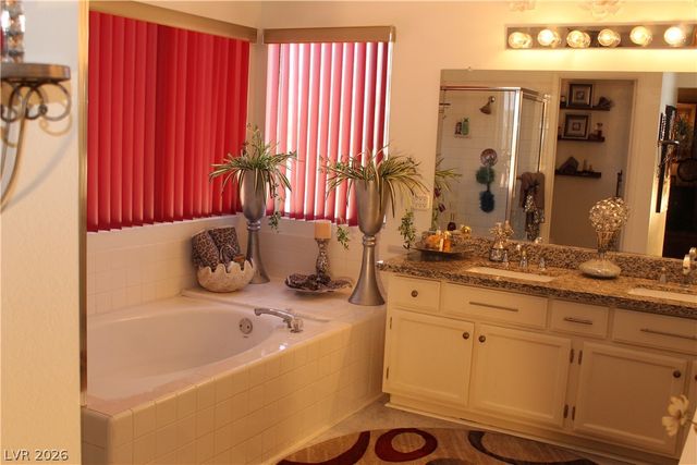 824 East Red Hollow Drive, North Las Vegas, NV 89031