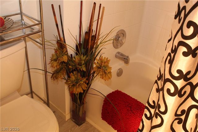 824 East Red Hollow Drive, North Las Vegas, NV 89031