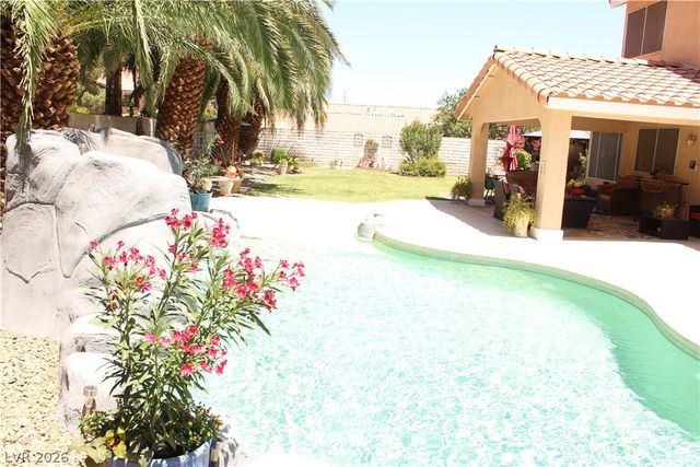824 East Red Hollow Drive, North Las Vegas, NV 89031