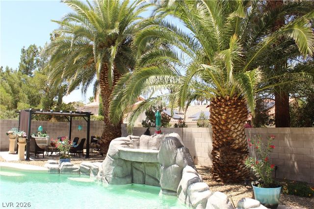 824 East Red Hollow Drive, North Las Vegas, NV 89031