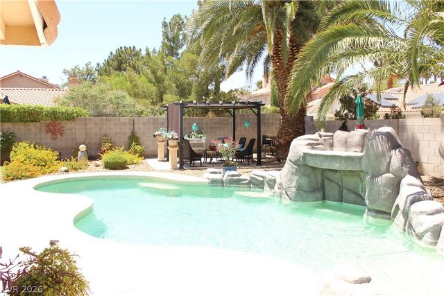 824 East Red Hollow Drive, North Las Vegas, NV 89031