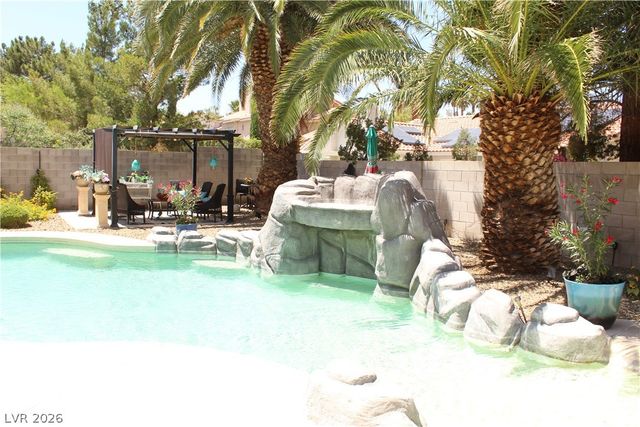 824 East Red Hollow Drive, North Las Vegas, NV 89031