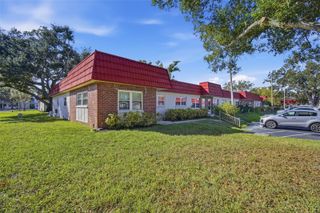 5865 37TH AVENUE N 19, St Petersburg, FL 33710