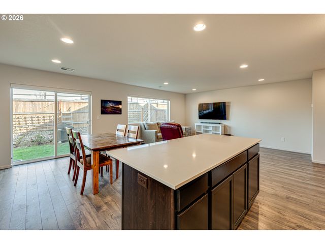 2102 S SANDHILL Way, Ridgefield, WA 98642