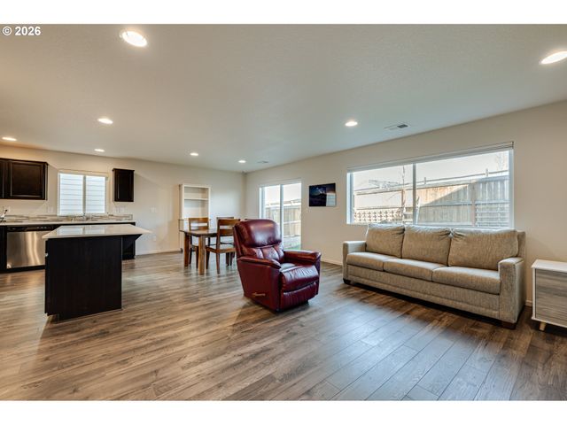 2102 S SANDHILL Way, Ridgefield, WA 98642