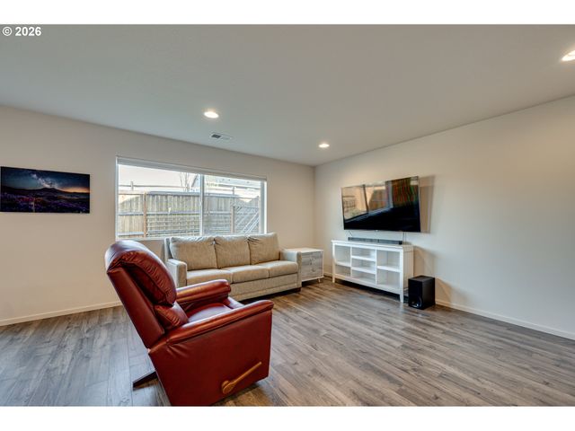 2102 S SANDHILL Way, Ridgefield, WA 98642