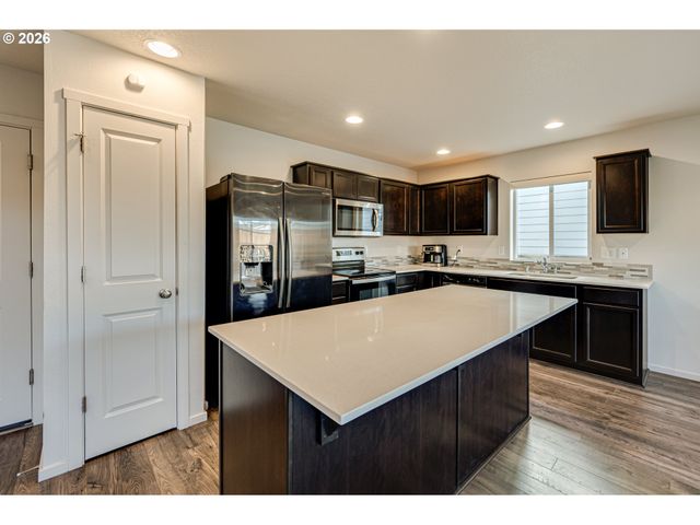 2102 S SANDHILL Way, Ridgefield, WA 98642