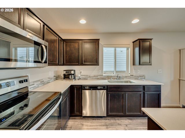 2102 S SANDHILL Way, Ridgefield, WA 98642