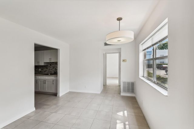 447 Saxony J Way 447-J, Delray Beach, FL 33446
