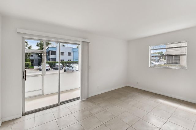447 Saxony J Way 447-J, Delray Beach, FL 33446