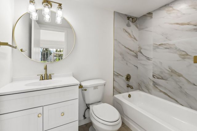 447 Saxony J Way 447-J, Delray Beach, FL 33446