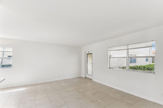 447 Saxony J Way 447-J, Delray Beach, FL 33446