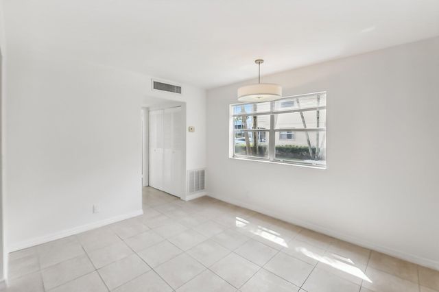447 Saxony J Way 447-J, Delray Beach, FL 33446
