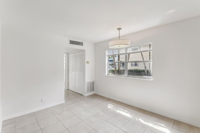 447 Saxony J Way 447-J, Delray Beach, FL 33446