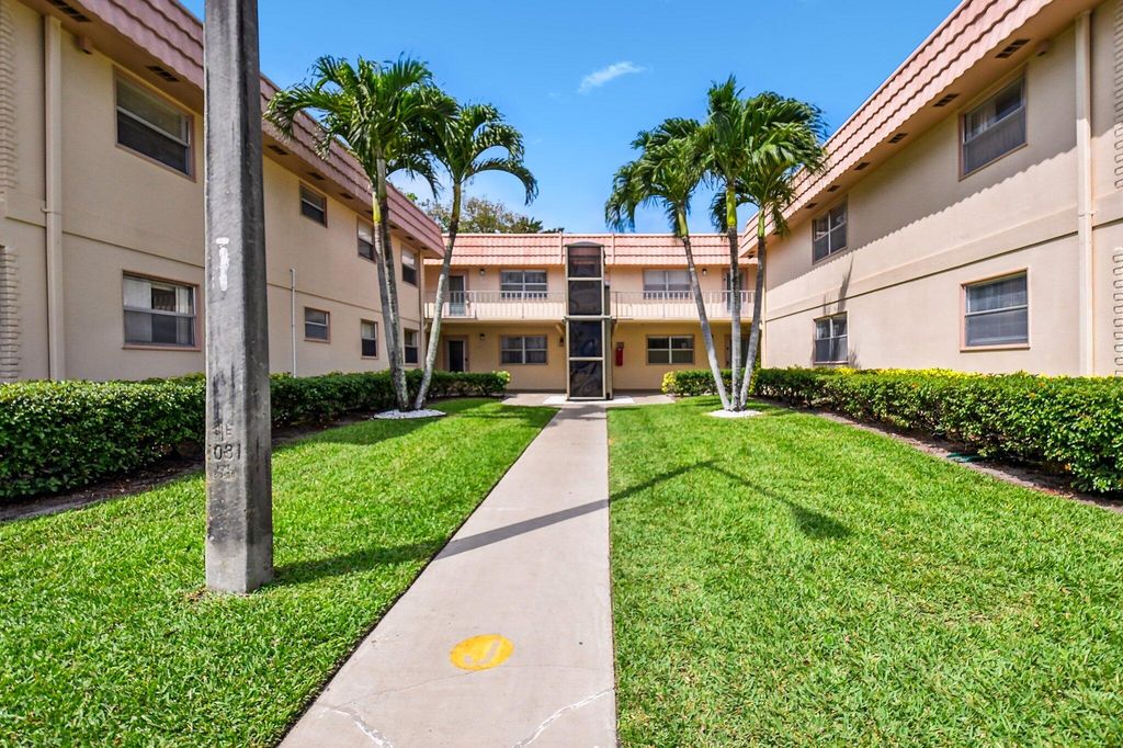 447 Saxony J Way 447-J, Delray Beach, FL 33446