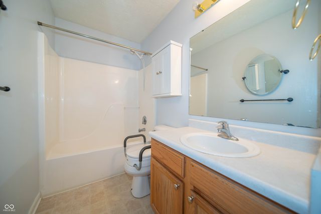 6660 W Denton Drive, Mccordsville, IN 46055