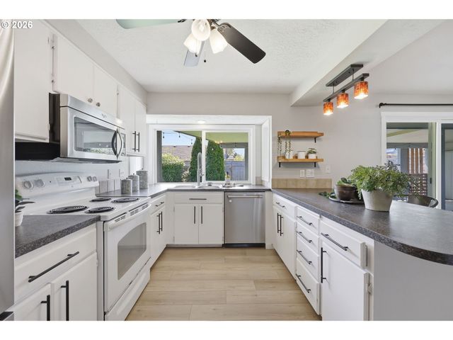 20940 Sw SANDRA Ln, Beaverton, OR 97003