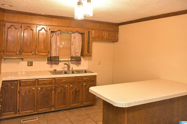201 61ST STREET, Fairfield, AL 35064