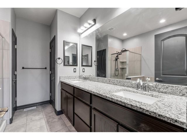 56431 E 24th Ave, Strasburg, CO 80136