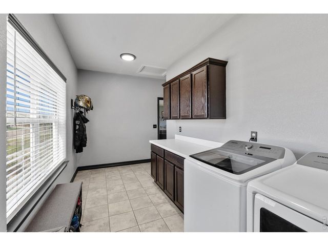56431 E 24th Ave, Strasburg, CO 80136