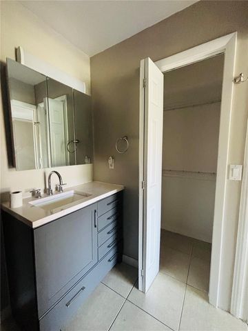 28 LAS PALMAS WAY, Kissimmee, FL 34743