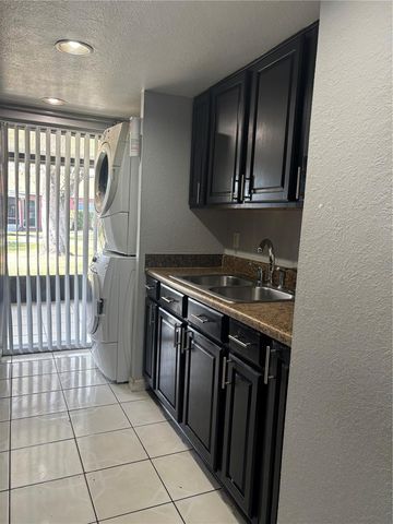 28 LAS PALMAS WAY, Kissimmee, FL 34743