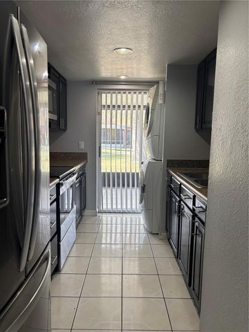 28 LAS PALMAS WAY, Kissimmee, FL 34743