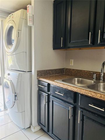 28 LAS PALMAS WAY, Kissimmee, FL 34743