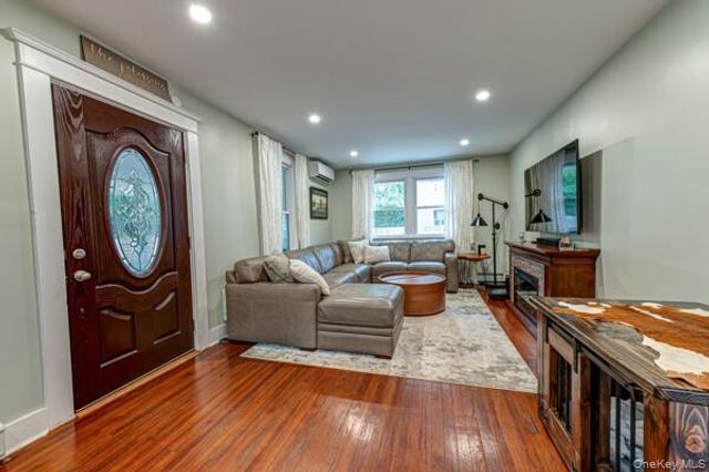 116 Railroad Avenue, Saint James, NY 11780
