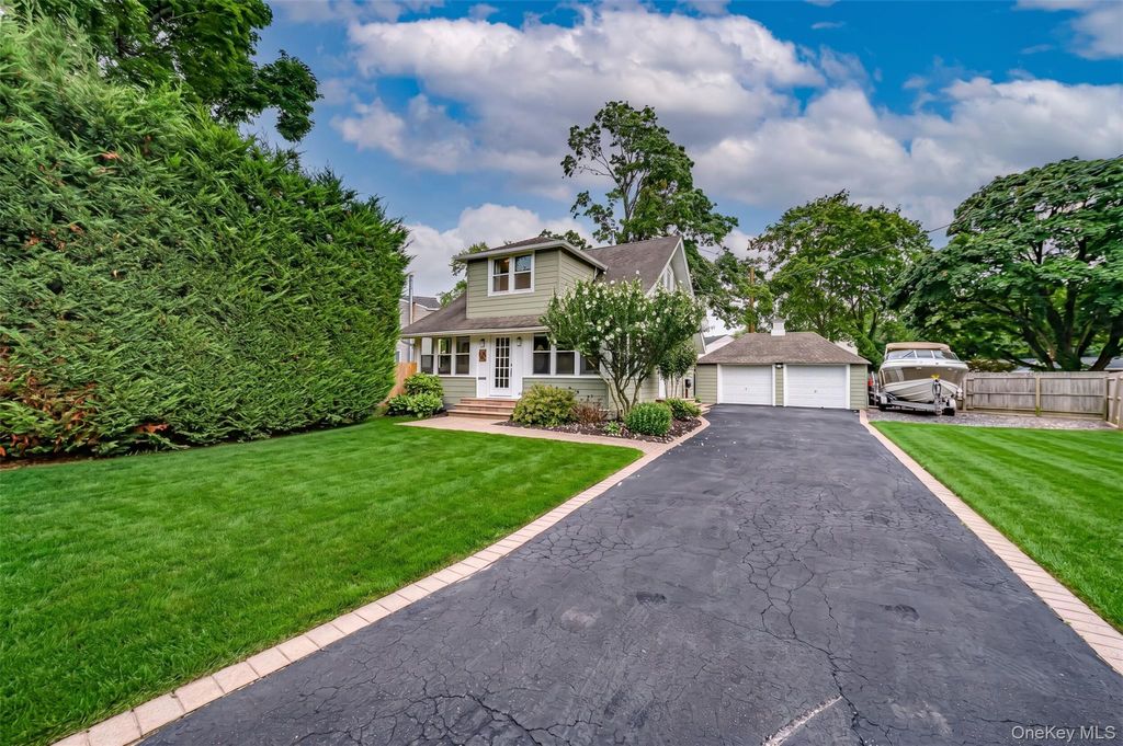 116 Railroad Avenue, Saint James, NY 11780