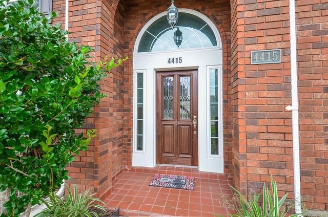 4415 Knightsbridge Boulevard, Sugar Land, TX 77479
