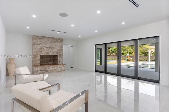 12425 SW 226th St, Miami, FL 33170