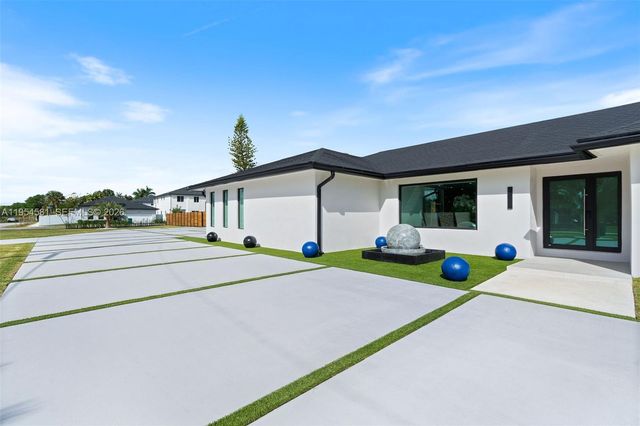 12425 SW 226th St, Miami, FL 33170