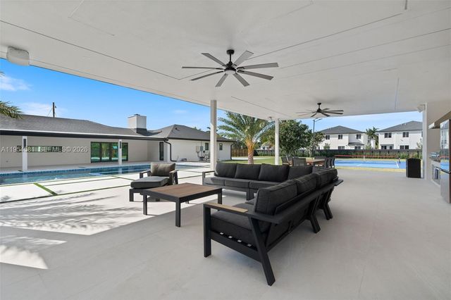 12425 SW 226th St, Miami, FL 33170