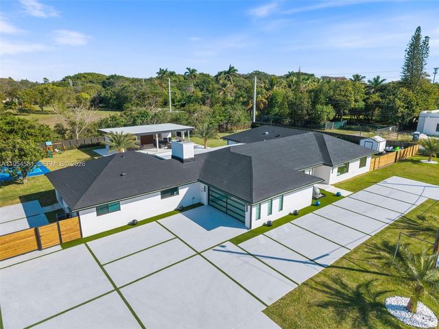 12425 SW 226th St, Miami, FL 33170